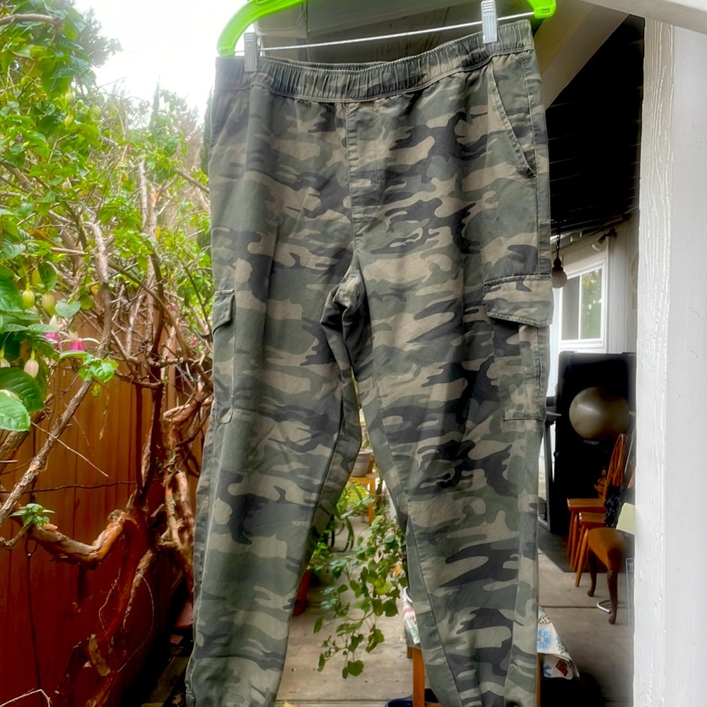 Camouflage women’s pants size PXL.